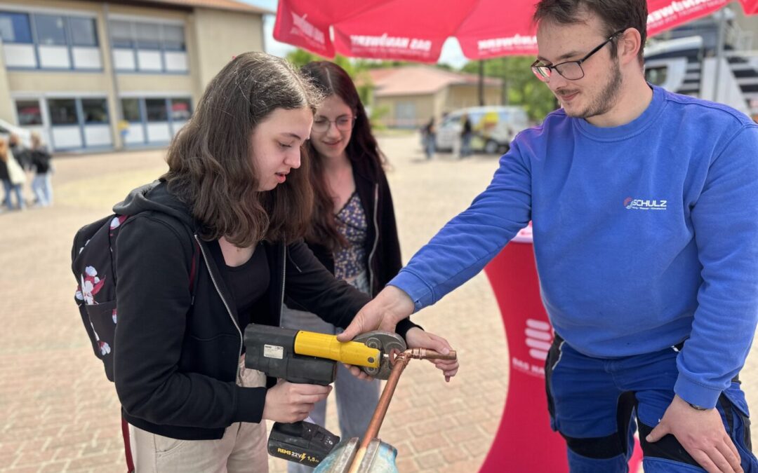 Lehrberufeschau in Hoppegarten an der Peter Joseph Lenné Oberschule mit Grundschulteil am 25. Mai 2023